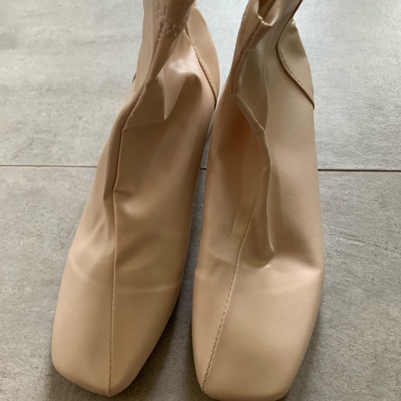 Beige boots never worn for sell - Picture 3 of 4